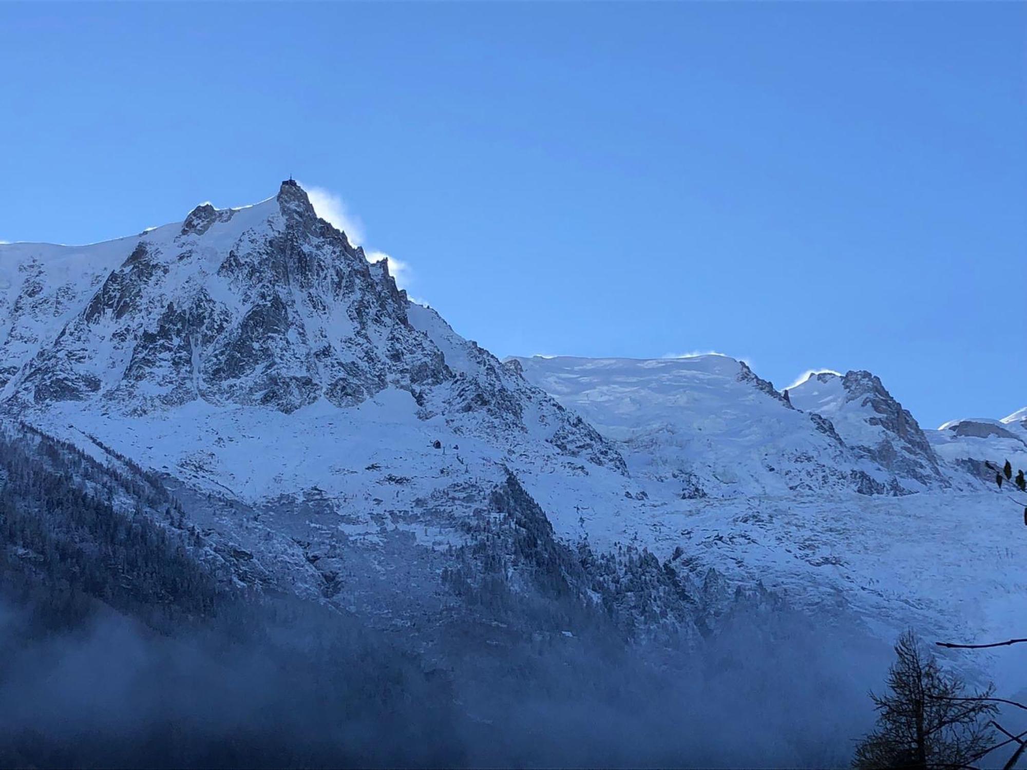 Les Alpins - Centre De Chamonix - Renove Avec Jardin Et Vue Imprenable Sur Le Montblanc Apartamento Exterior foto
