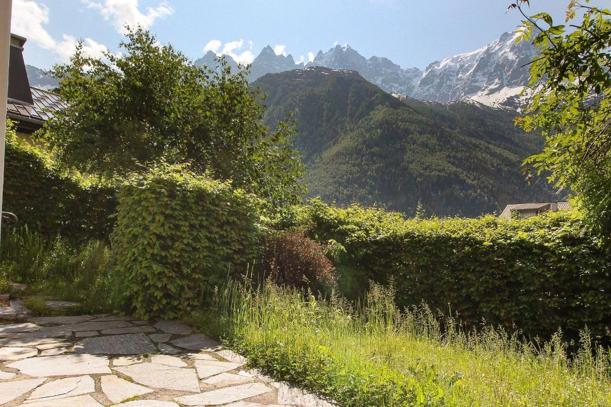 Les Alpins - Centre De Chamonix - Renove Avec Jardin Et Vue Imprenable Sur Le Montblanc Apartamento Exterior foto