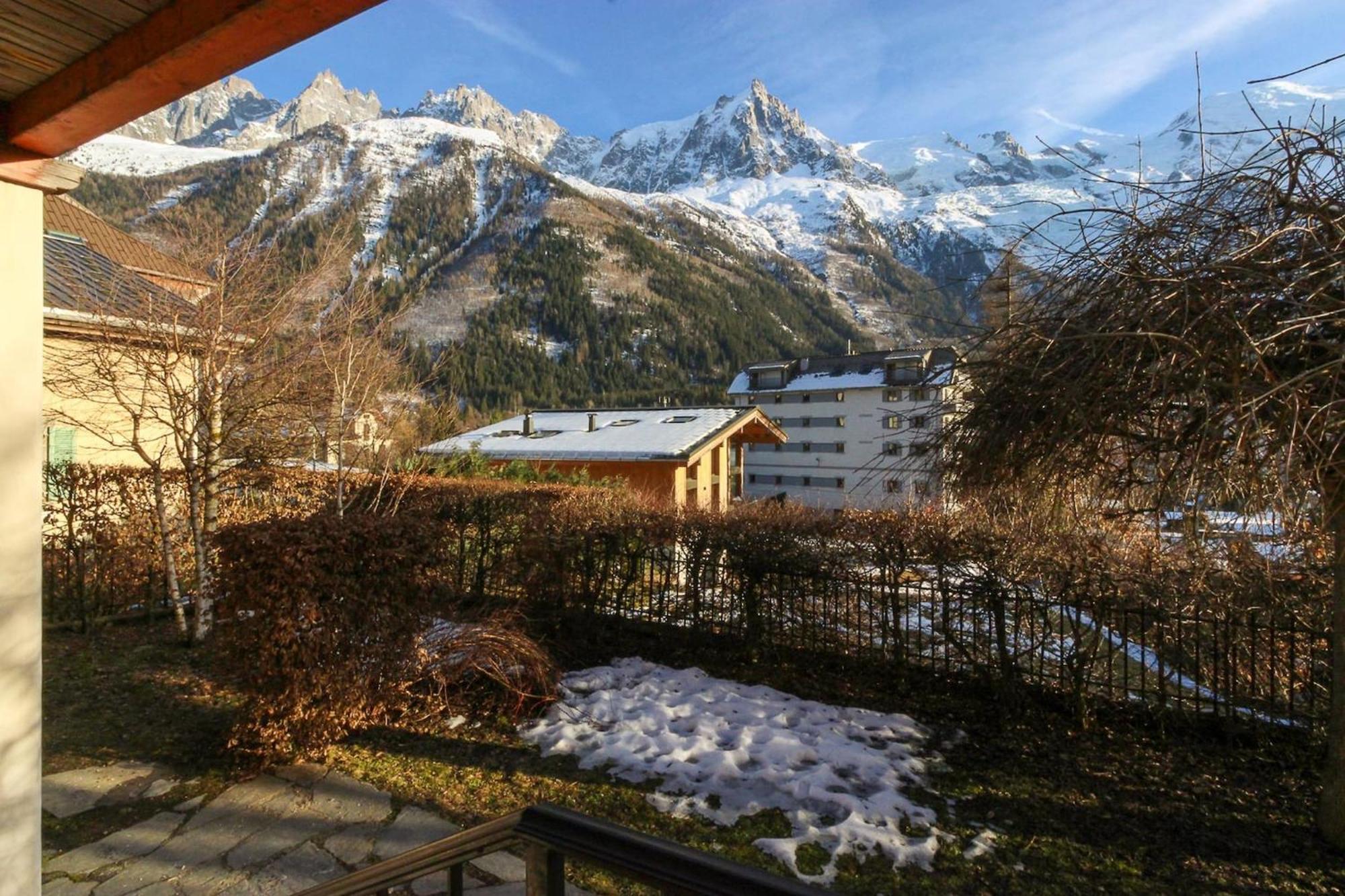 Les Alpins - Centre De Chamonix - Renove Avec Jardin Et Vue Imprenable Sur Le Montblanc Apartamento Exterior foto